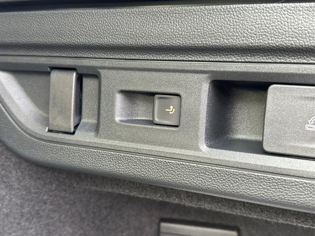 Volkswagen / Passat Variant / Grau / / / DSG+AHK+MASSAGE+NAVI+ACC+KAMERA+LED+17 ALU