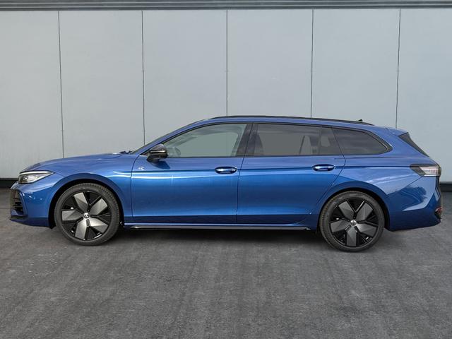 Volkswagen / Passat Variant / Blau / / / 4WD+BLACK+PANO+AHK+DCC+MATRIX+HARMAN