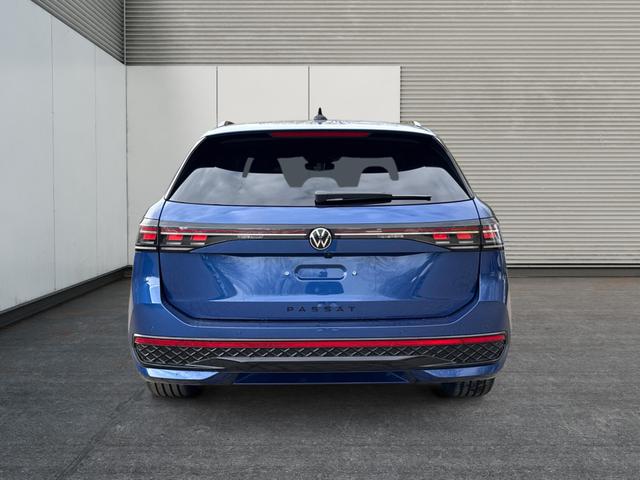 Volkswagen / Passat Variant / Blau / / / 4WD+BLACK+PANO+AHK+DCC+MATRIX+HARMAN