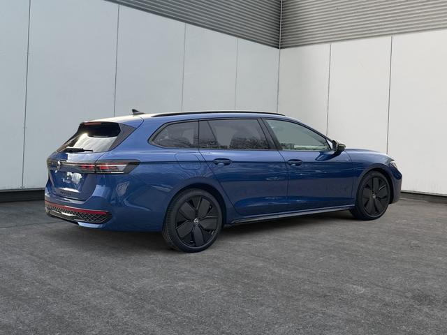 Volkswagen / Passat Variant / Blau / / / 4WD+BLACK+PANO+AHK+DCC+MATRIX+HARMAN