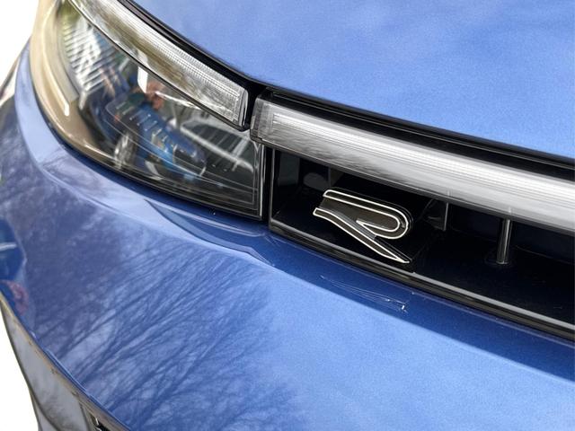 Volkswagen / Passat Variant / Blau / / / 4WD+BLACK+PANO+AHK+DCC+MATRIX+HARMAN