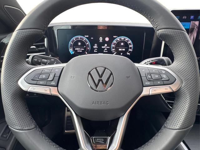 Volkswagen / Passat Variant / Blau / / / 4WD+BLACK+PANO+AHK+DCC+MATRIX+HARMAN