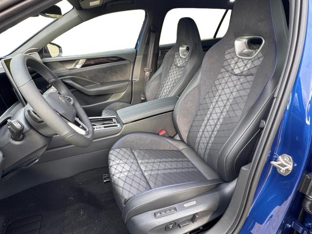 Volkswagen / Passat Variant / Blau / / / 4WD+BLACK+PANO+AHK+DCC+MATRIX+HARMAN