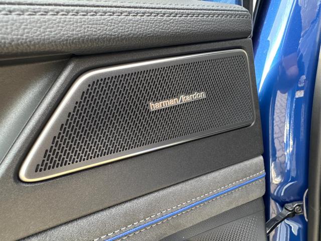 Volkswagen / Passat Variant / Blau / / / 4WD+BLACK+PANO+AHK+DCC+MATRIX+HARMAN