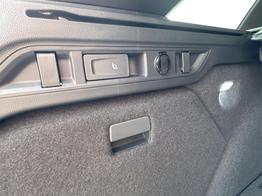 Volkswagen Passat Variant R-Line 4WD+BLACK+PANO+AHK+DCC+MATRIX+HARMAN 