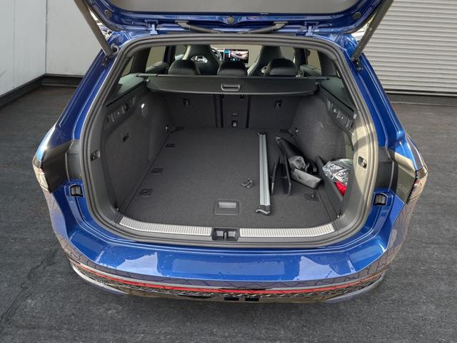 Volkswagen / Passat Variant / Blau / / / 4WD+BLACK+PANO+AHK+DCC+MATRIX+HARMAN