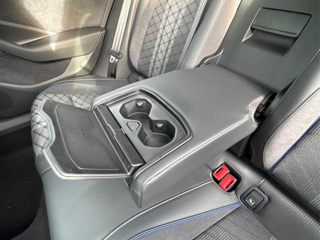 Volkswagen / Passat Variant / Blau / / / 4WD+BLACK+PANO+AHK+DCC+MATRIX+HARMAN