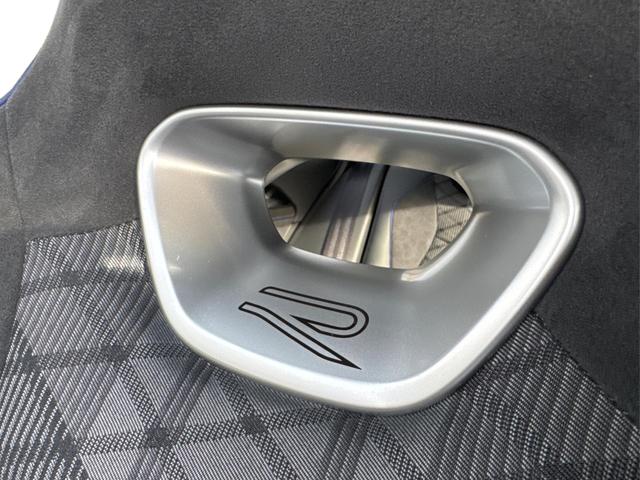 Volkswagen / Passat Variant / Blau / / / 4WD+BLACK+PANO+AHK+DCC+MATRIX+HARMAN