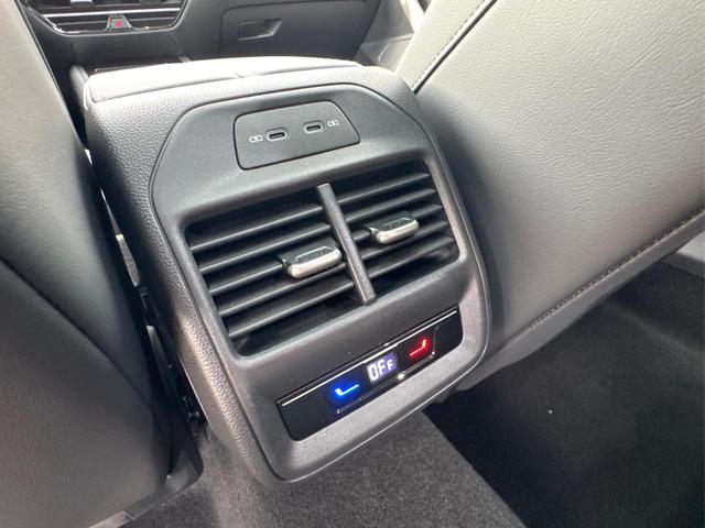 Volkswagen / Passat Variant / Blau / / / 4WD+BLACK+PANO+AHK+DCC+MATRIX+HARMAN