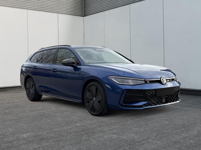 Volkswagen / Passat Variant / Blau / / / 4WD+BLACK+PANO+AHK+DCC+MATRIX+HARMAN