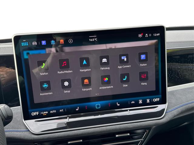 Volkswagen / Passat Variant / Blau / / / 4WD+BLACK+PANO+AHK+DCC+MATRIX+HARMAN