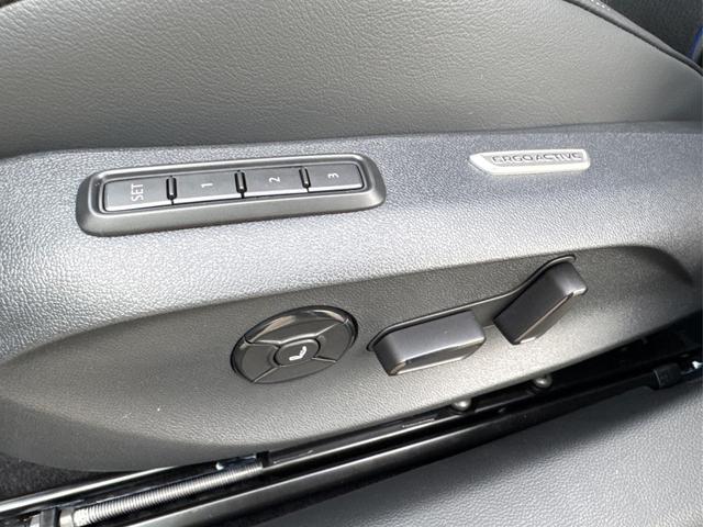 Volkswagen / Passat Variant / Grün / / / 4WD+BLACK+PANO+AHK+DCC+MATRIX+HARMAN