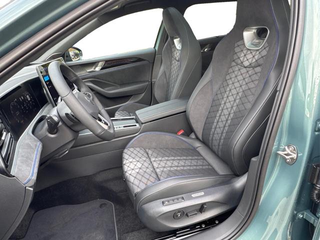 Volkswagen / Passat Variant / Grün / / / 4WD+BLACK+PANO+AHK+DCC+MATRIX+HARMAN