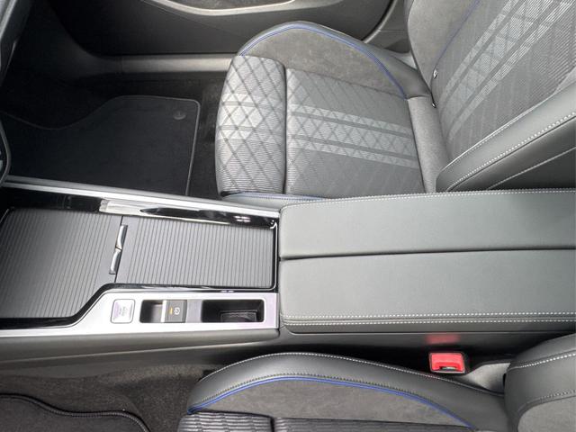 Volkswagen / Passat Variant / Grün / / / 4WD+BLACK+PANO+AHK+DCC+MATRIX+HARMAN