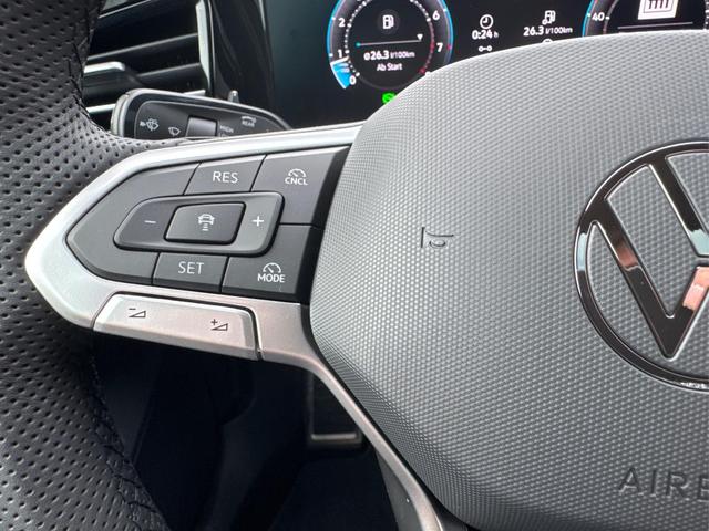 Volkswagen / Passat Variant / Grün / / / 4WD+BLACK+PANO+AHK+DCC+MATRIX+HARMAN