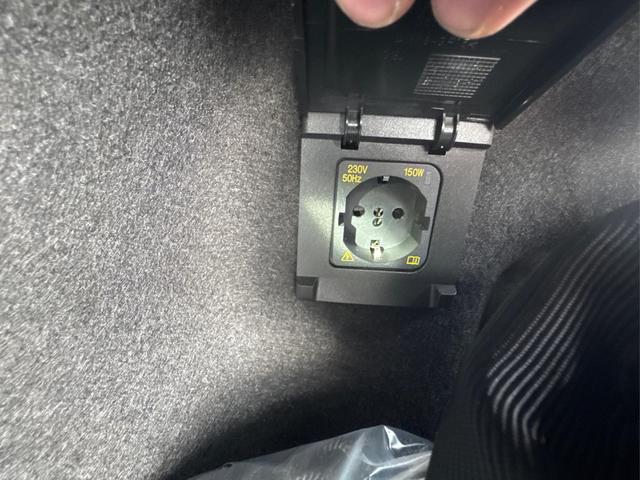 Volkswagen / Passat Variant / Grün / / / 4WD+BLACK+PANO+AHK+DCC+MATRIX+HARMAN