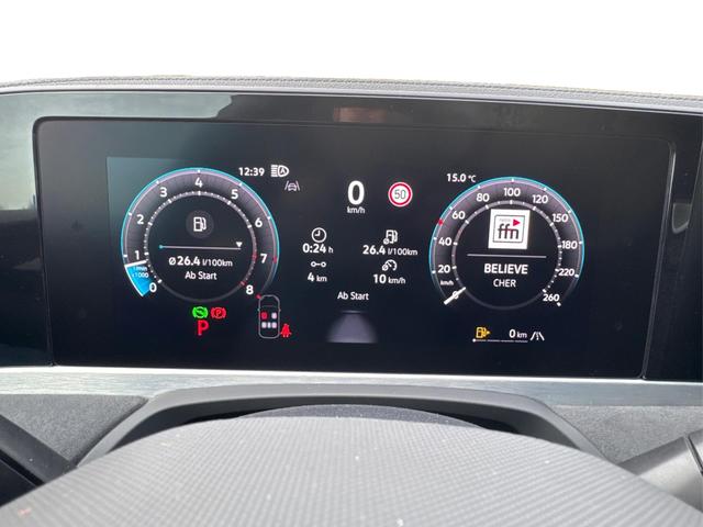 Volkswagen / Passat Variant / Grün / / / 4WD+BLACK+PANO+AHK+DCC+MATRIX+HARMAN