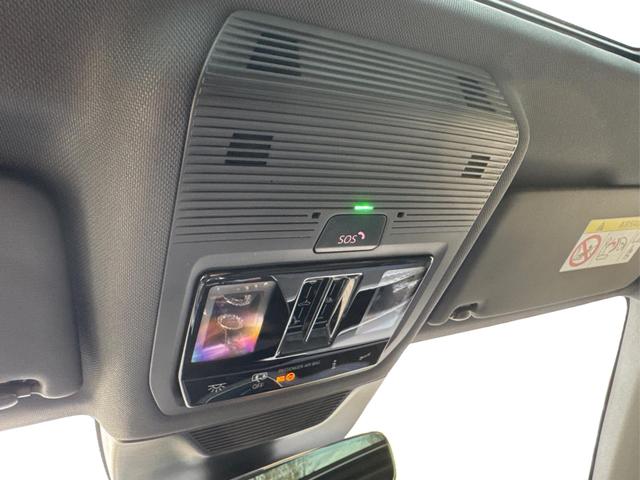 Volkswagen / Passat Variant / Grün / / / 4WD+BLACK+PANO+AHK+DCC+MATRIX+HARMAN