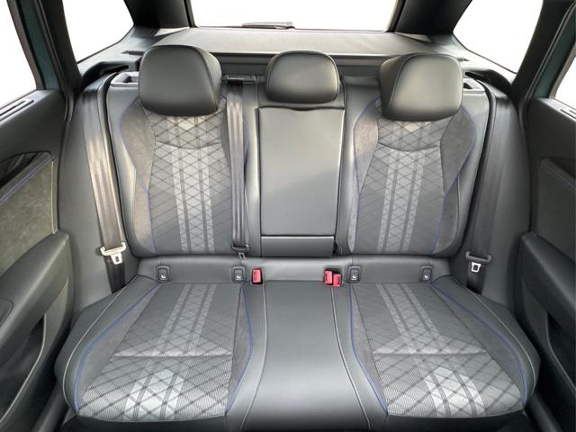 Volkswagen / Passat Variant / Grün / / / 4WD+BLACK+PANO+AHK+DCC+MATRIX+HARMAN