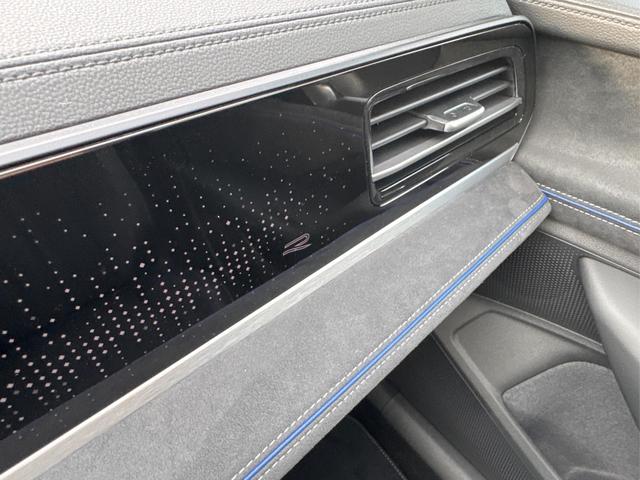 Volkswagen / Passat Variant / Grün / / / 4WD+BLACK+PANO+AHK+DCC+MATRIX+HARMAN