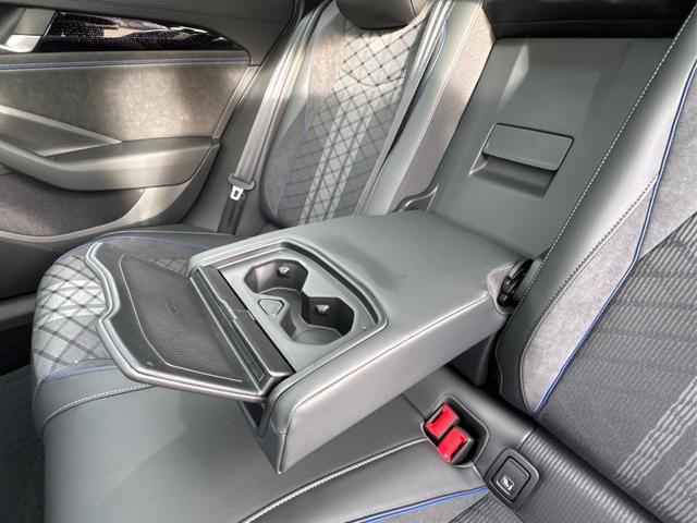 Volkswagen / Passat Variant / Grün / / / 4WD+BLACK+PANO+AHK+DCC+MATRIX+HARMAN