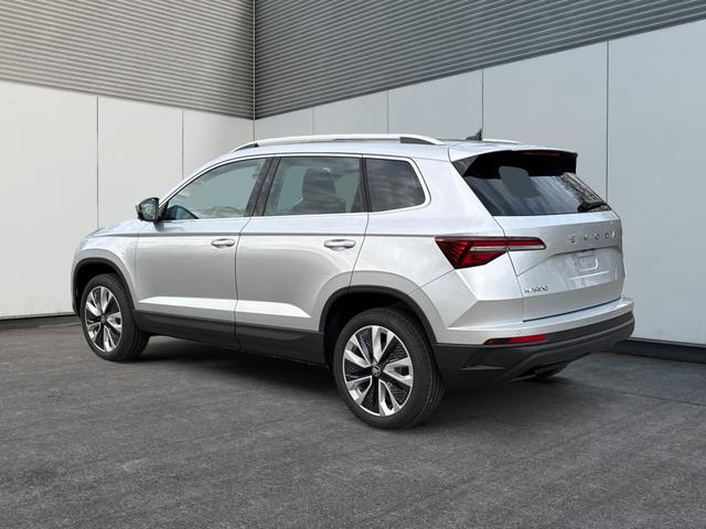 Skoda / Karoq / Silber / / / AHK+KAMERA+EL. HECKKL.+SHZ+ACC+KESSY+18''ALU