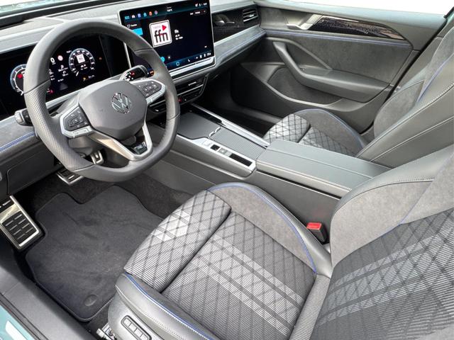 Volkswagen / Passat Variant / Grün / / / 4WD+BLACK+PANO+AHK+DCC+MATRIX+HARMAN