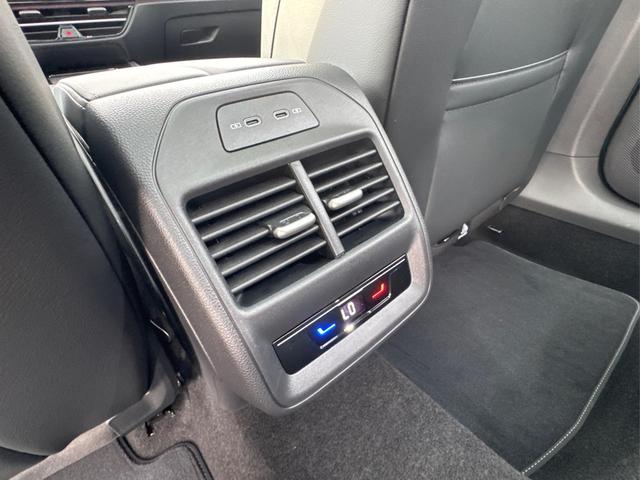 Volkswagen / Passat Variant / Grün / / / 4WD+BLACK+PANO+AHK+DCC+MATRIX+HARMAN