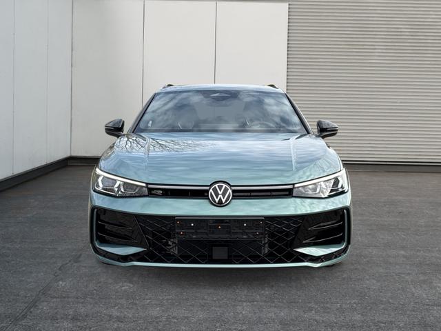 Volkswagen / Passat Variant / Grün / / / 4WD+BLACK+PANO+AHK+DCC+MATRIX+HARMAN