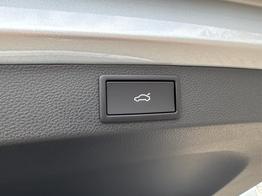 Skoda Karoq Selection AHK+el.HECKKLAPPE+KAMERA+PDC+KESSY+ACC 