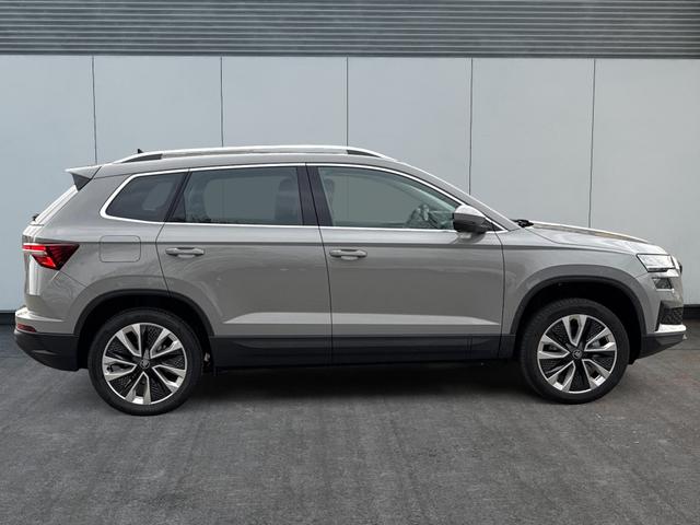 Skoda / Karoq / Grau / / / AHK+KAMERA+EL. HECKKL.+SHZ+ACC+KESSY+18''ALU
