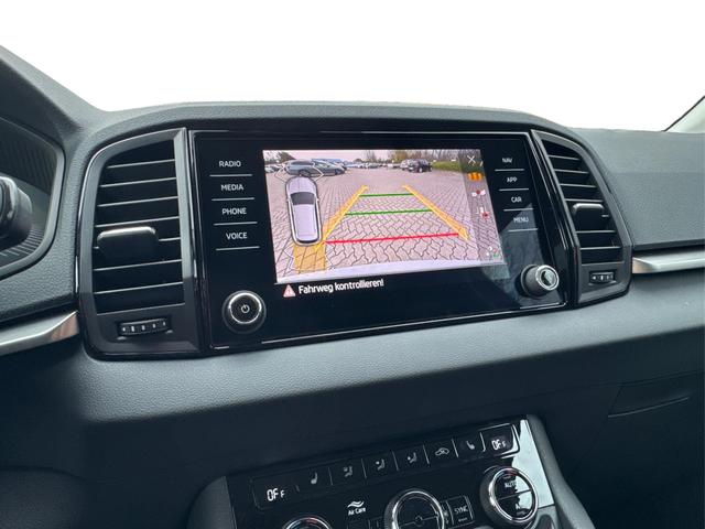 Skoda / Karoq / Grau / / / AHK+KAMERA+EL. HECKKL.+SHZ+ACC+KESSY+18''ALU