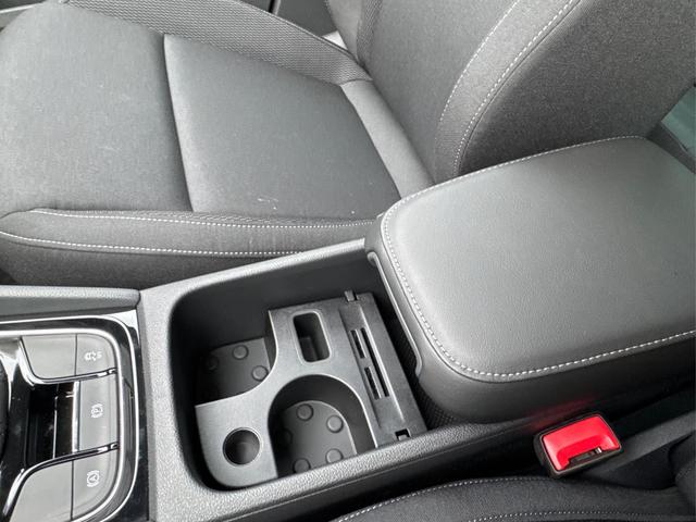 Skoda / Karoq / Grau / / / AHK+KAMERA+EL. HECKKL.+SHZ+ACC+KESSY+18''ALU