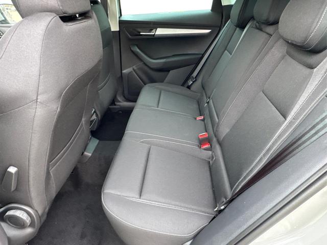 Skoda / Karoq / Grau / / / AHK+KAMERA+EL. HECKKL.+SHZ+ACC+KESSY+18''ALU