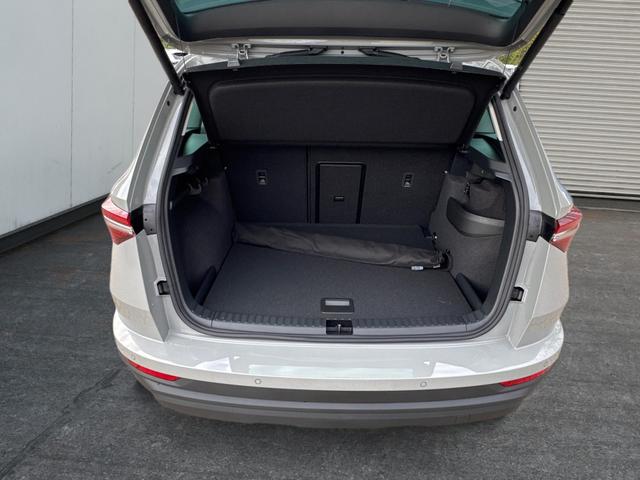 Skoda / Karoq / Grau / / / AHK+KAMERA+EL. HECKKL.+SHZ+ACC+KESSY+18''ALU