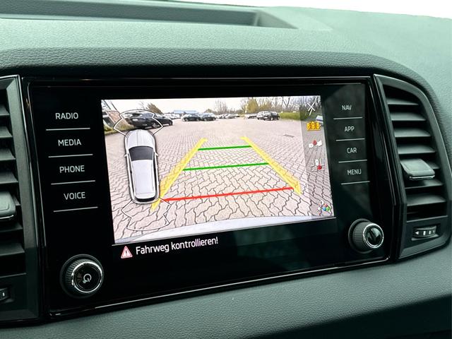 Skoda / Karoq / Grau / / / AHK+KAMERA+EL. HECKKL.+SHZ+ACC+KESSY+18''ALU