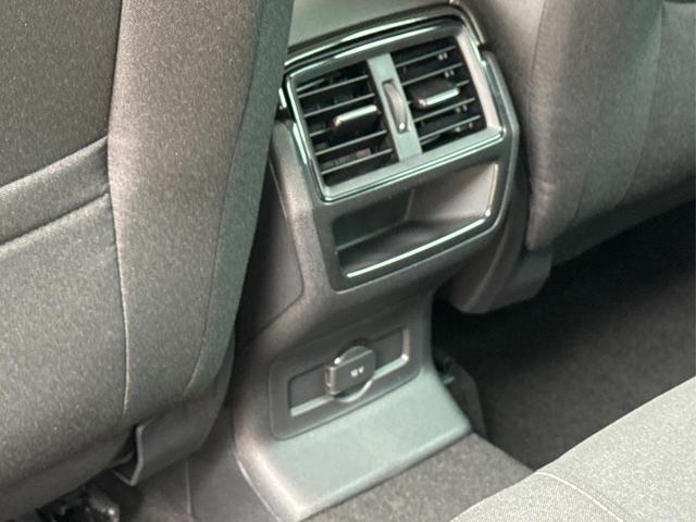 Skoda / Karoq / Grau / / / AHK+KAMERA+EL. HECKKL.+SHZ+ACC+KESSY+18''ALU