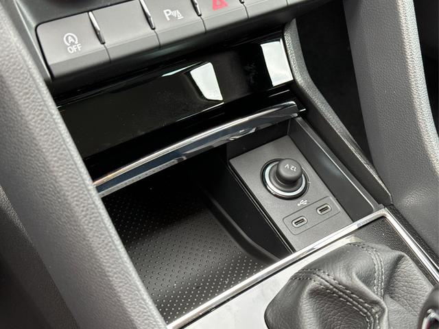 Skoda / Karoq / Grau / / / AHK+KAMERA+EL. HECKKL.+SHZ+ACC+KESSY+18''ALU