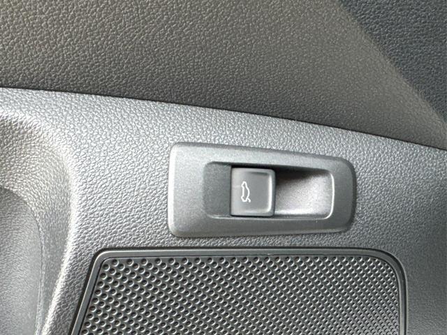 Skoda / Karoq / Grau / / / AHK+KAMERA+EL. HECKKL.+SHZ+ACC+KESSY+18''ALU