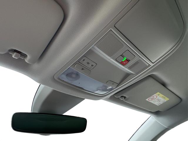 Skoda / Karoq / Grau / / / AHK+KAMERA+EL. HECKKL.+SHZ+ACC+KESSY+18''ALU