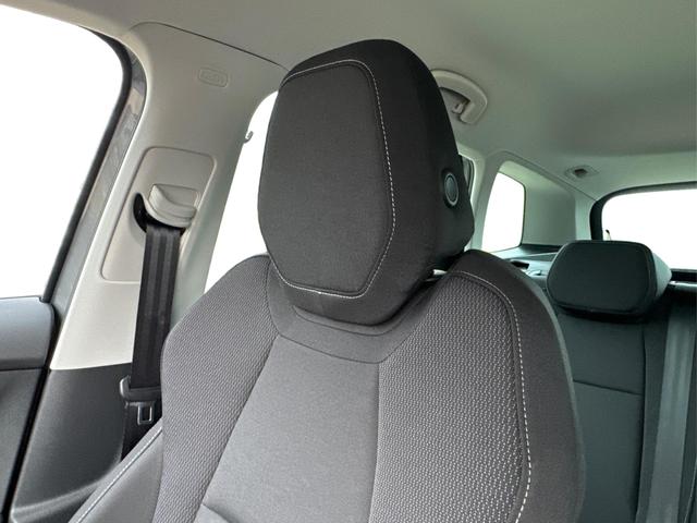 Skoda / Karoq / Grau / / / AHK+KAMERA+EL. HECKKL.+SHZ+ACC+KESSY+18''ALU