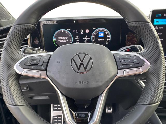 Volkswagen Tiguan R-Line People PLUG-IN+PANO+AHK+HD MATRIX+NAVI+BLACK STYLE+20" LM+ACC 