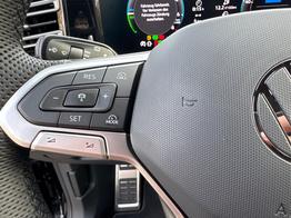 Volkswagen Tiguan R-Line People PLUG-IN+PANO+AHK+HD MATRIX+NAVI+BLACK STYLE+20" LM+ACC 