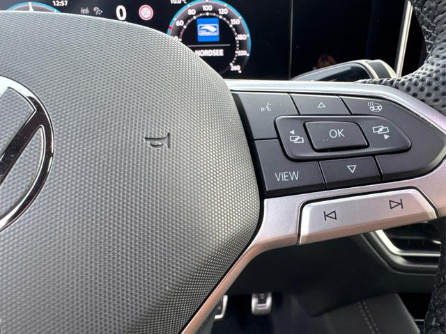 Volkswagen Tiguan R-Line People PLUG-IN+PANO+AHK+HD MATRIX+NAVI+BLACK STYLE+20" LM+ACC 