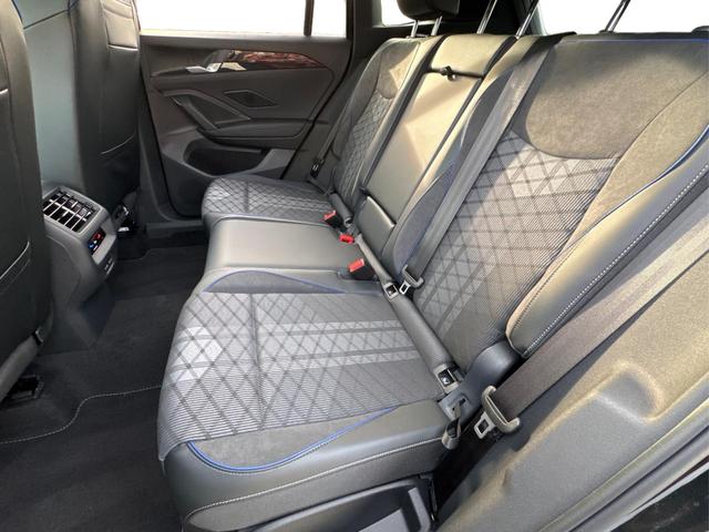 Volkswagen Tiguan R-Line People PLUG-IN+PANO+AHK+HD MATRIX+NAVI+BLACK STYLE+20" LM+ACC 