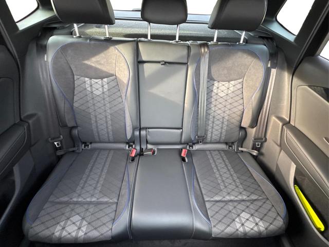 Volkswagen Tiguan R-Line People PLUG-IN+PANO+AHK+HD MATRIX+NAVI+BLACK STYLE+20" LM+ACC 