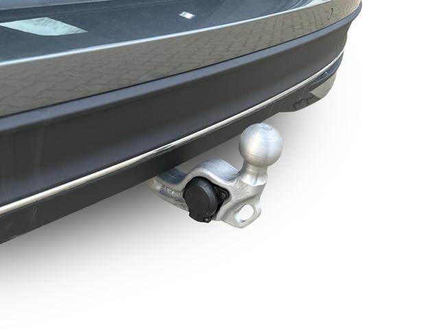 Volkswagen / Passat Variant / Grau / / / DSG+AHK+MASSAGE+NAVI+ACC+KAMERA+LED+17 ALU