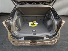 Volkswagen Tiguan R-Line People PLUG-IN+PANO+AHK+HD MATRIX+NAVI+BLACK STYLE+20" LM+ACC 