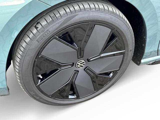 Volkswagen / Passat Variant / Grün / / / 4WD+BLACK+PANO+AHK+DCC+MATRIX+HARMAN