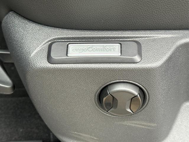 Volkswagen / Caddy / / / / NAVI+AHK+ACC+SHZ+KAMERA+LED+PDC